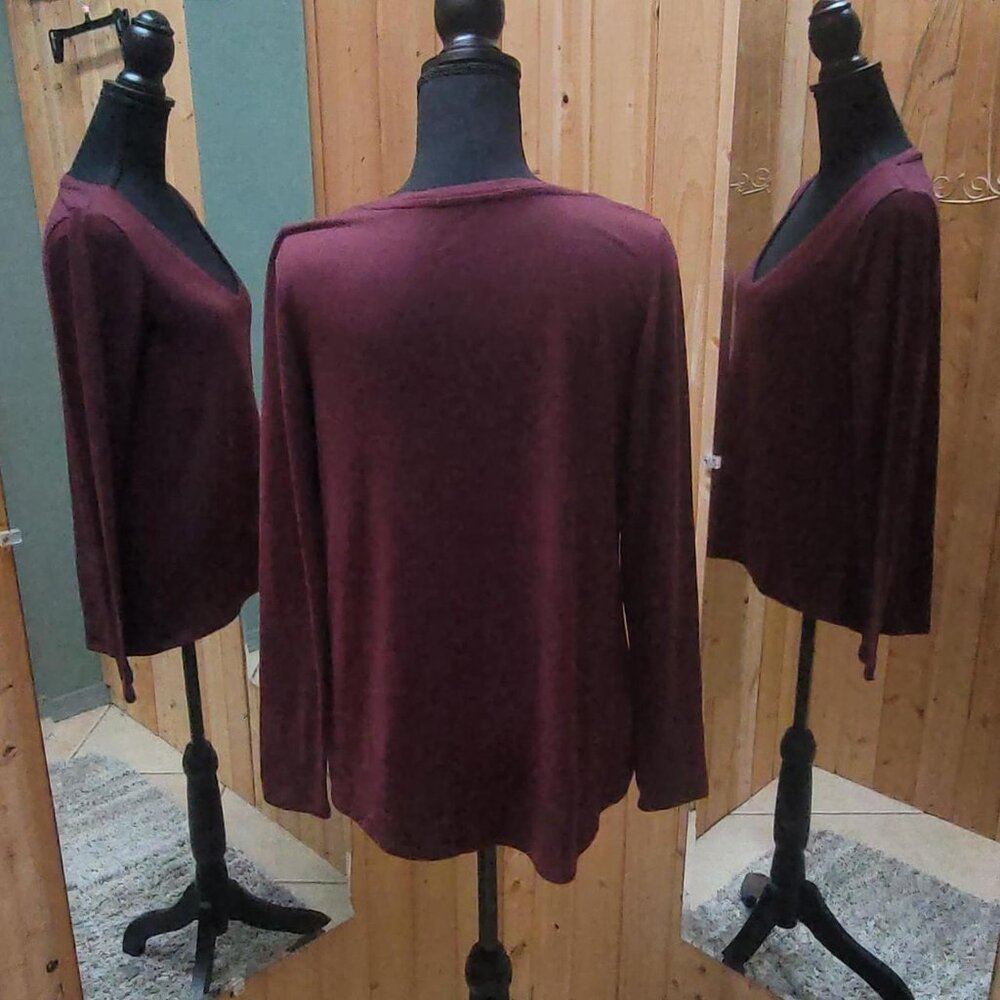 American Eagle Burgundy Small Petite long sleeve V-neck sweater #winterwear - Picture 2 of 4